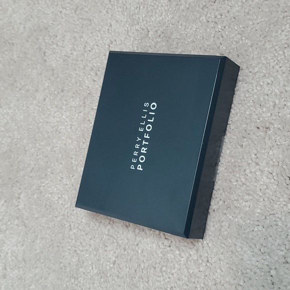 NEW Perry Ellis Portfolio Wallet - Picture 5 of 11